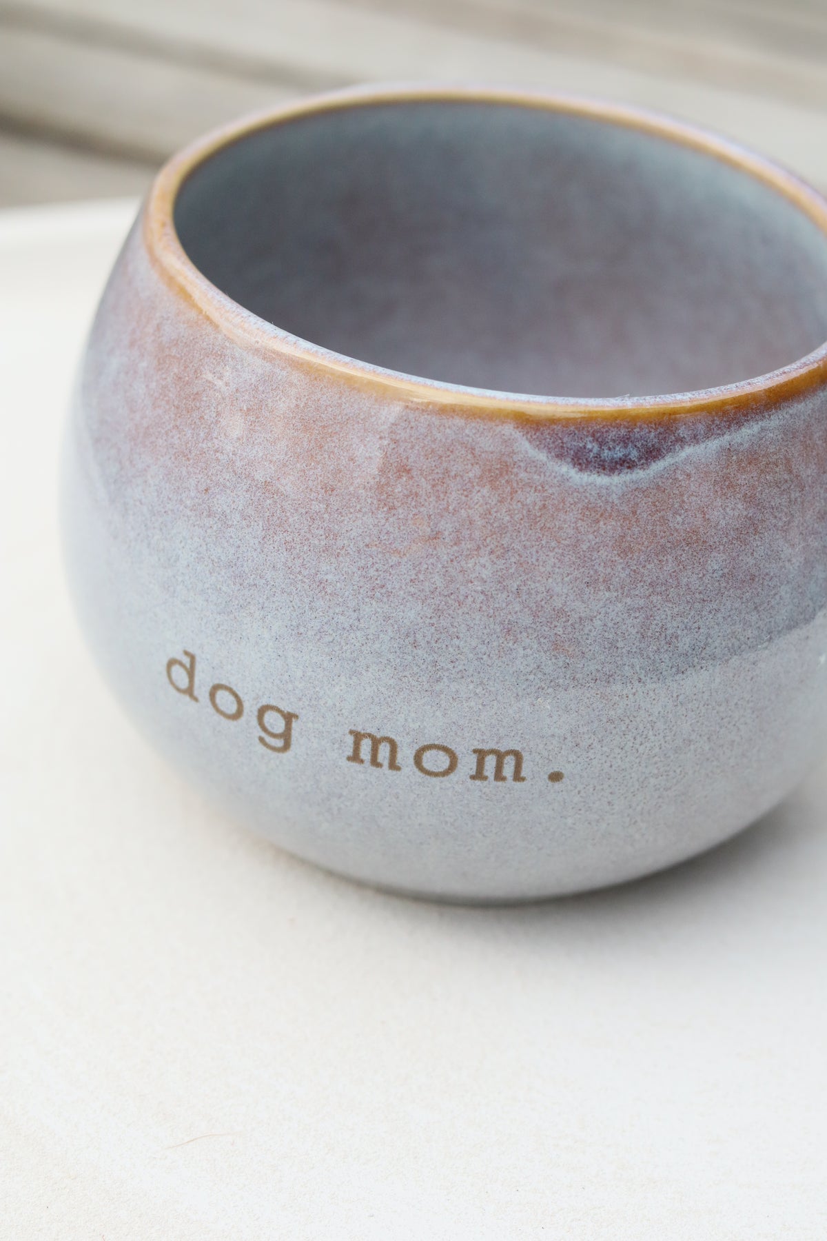 Dog Mom & Dog Dad Tasse – gravierte Steingut-Tasse für Hundeliebhaber | 350 ml
