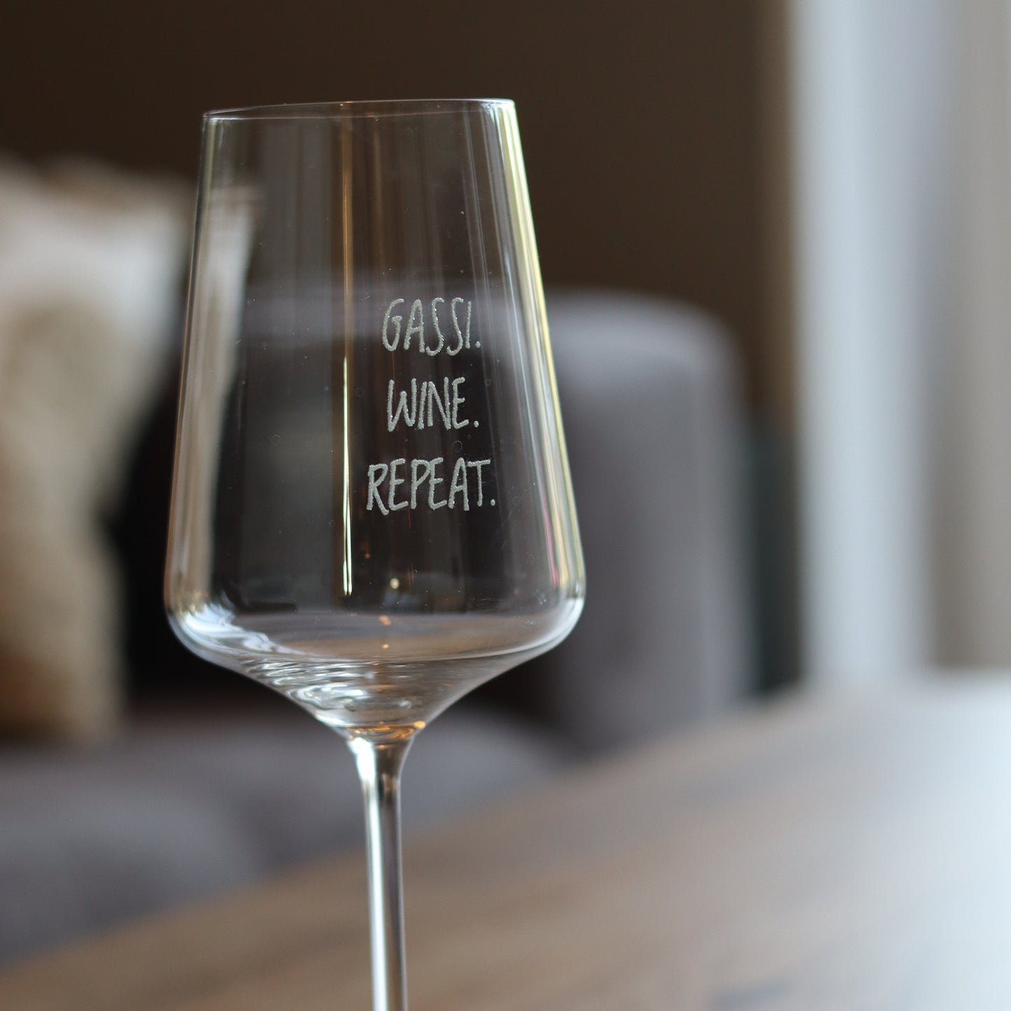 Weinglas „Gassi. Wein. Repeat.“
