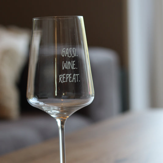 Weinglas „Gassi. Wein. Repeat.“