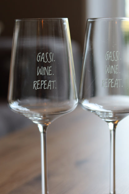 Weinglas „Gassi. Wein. Repeat.“