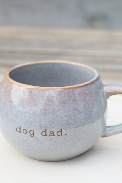 Dog Mom & Dog Dad Tasse – gravierte Steingut-Tasse für Hundeliebhaber | 350 ml
