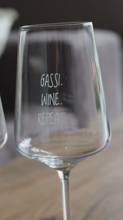 Weinglas „Gassi. Wein. Repeat.“